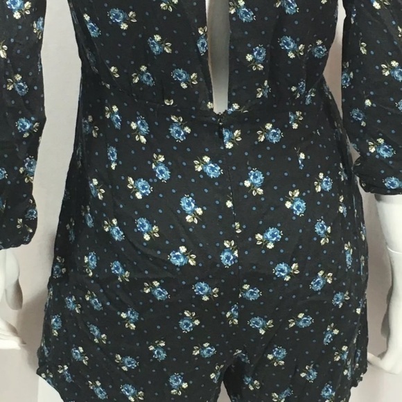 4/$35 Boho Romper Medium Peek A Boo L/S Shorts - Picture 4 of 6